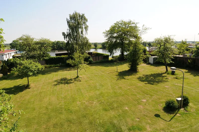 Zes chalets of camperplaatsen